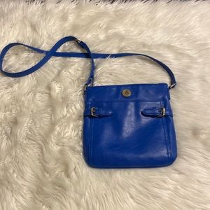 Tommy Hilfiger Crossbody Blue color excellent condition no rips smells or stains